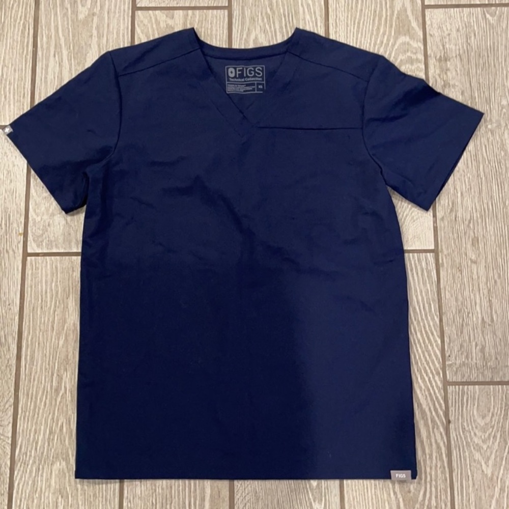 Figs Navy 1 Pocket (slit/hidden) top xs